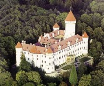 Prague Fairytale Castle Commitment Ceremony ― Perfect Gay Honeymoons | Award Winning UK Gay Honeymoon Specialists